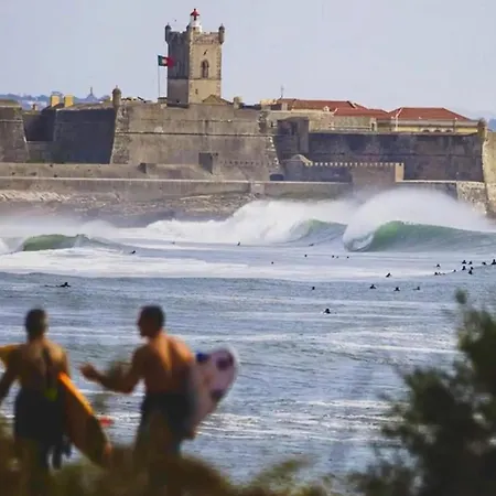 The Crow Seaside I Parede